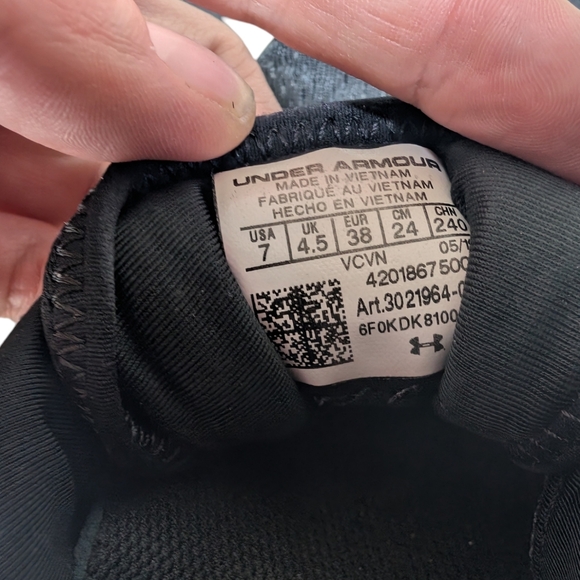 Size 7 Men's Cropped Under Armour Running Shoe - Picture 4 of 6